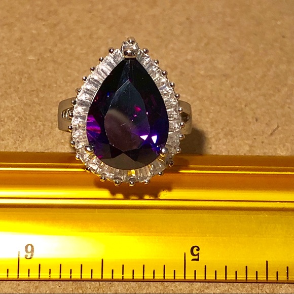 Crystal Cocktail Ring - Picture 3 of 5